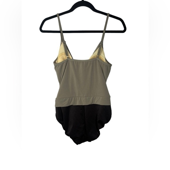 MagicSuit by Miraclesuit One Piece Swimsuit Size 12 - Picture 2 of 9